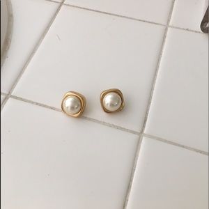 Costume jewelry pearls with gold plate